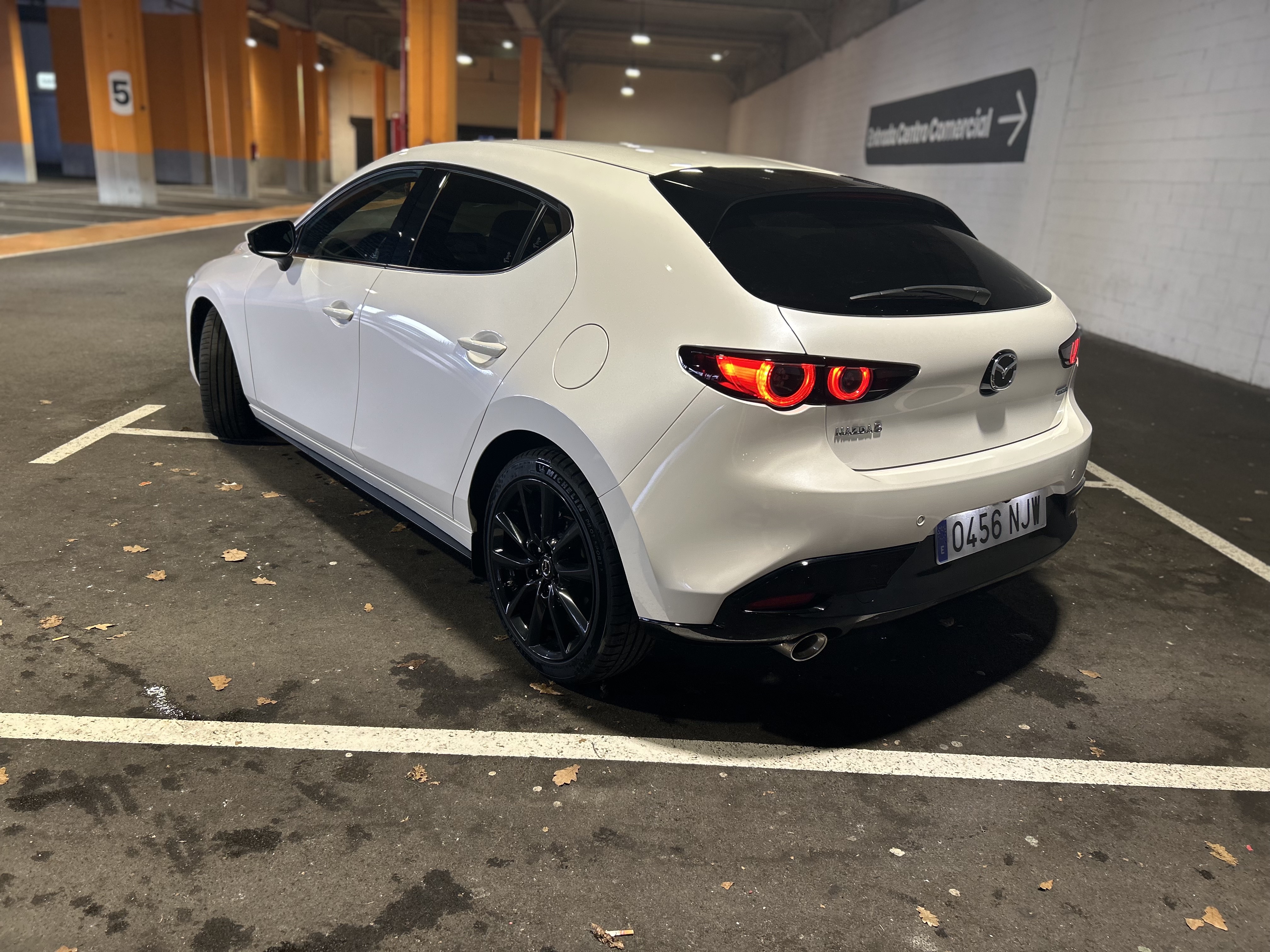 Mazda 3 2.0 Skyactiv-X 180 CV · Acabado LUXURY