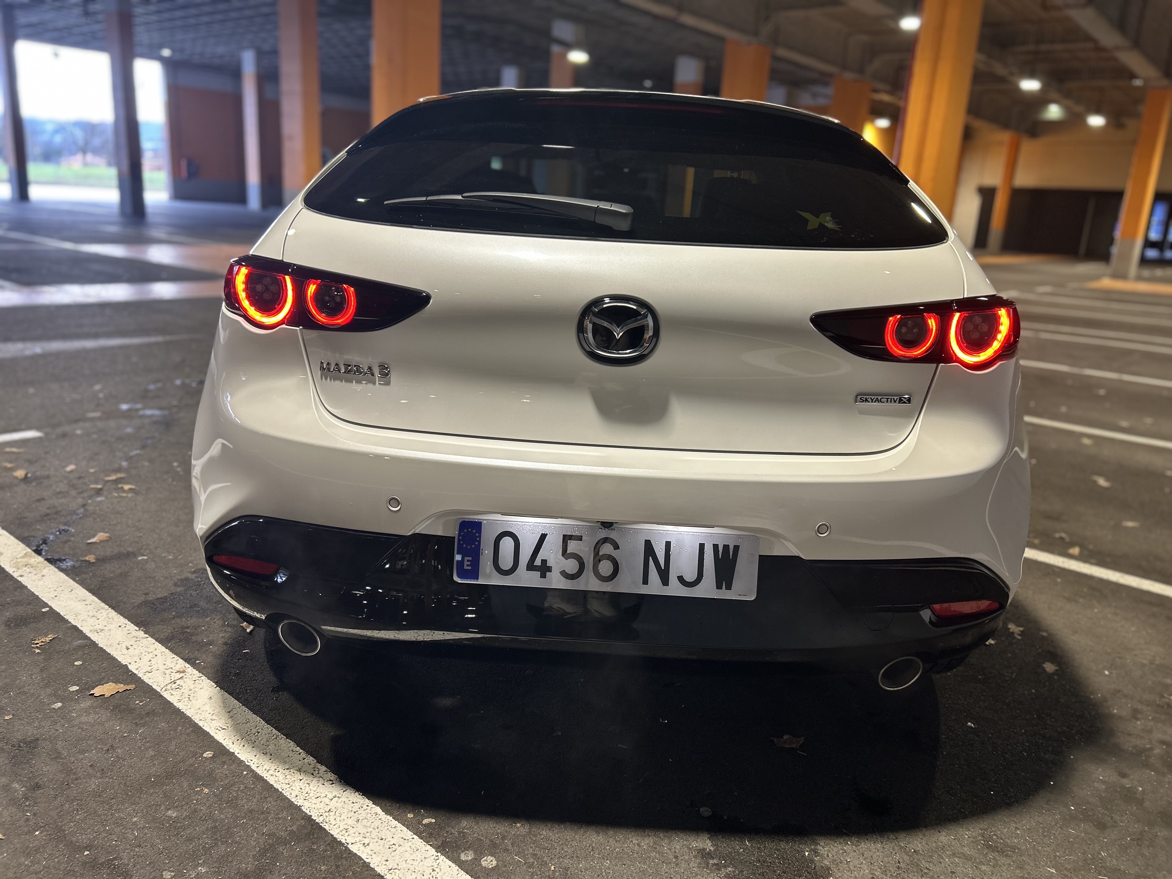 Mazda 3 2.0 Skyactiv-X 180 CV · Acabado LUXURY